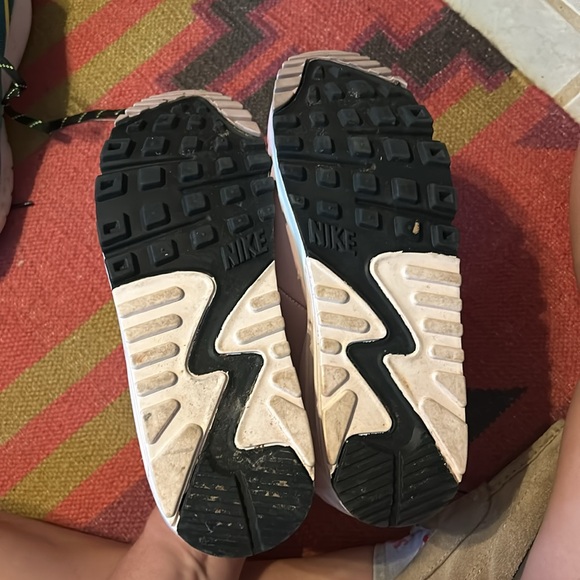 Nike AirMax women’s athletic shoes. Size 8.Worn once. Light dirt marks on toes. - Picture 4 of 4